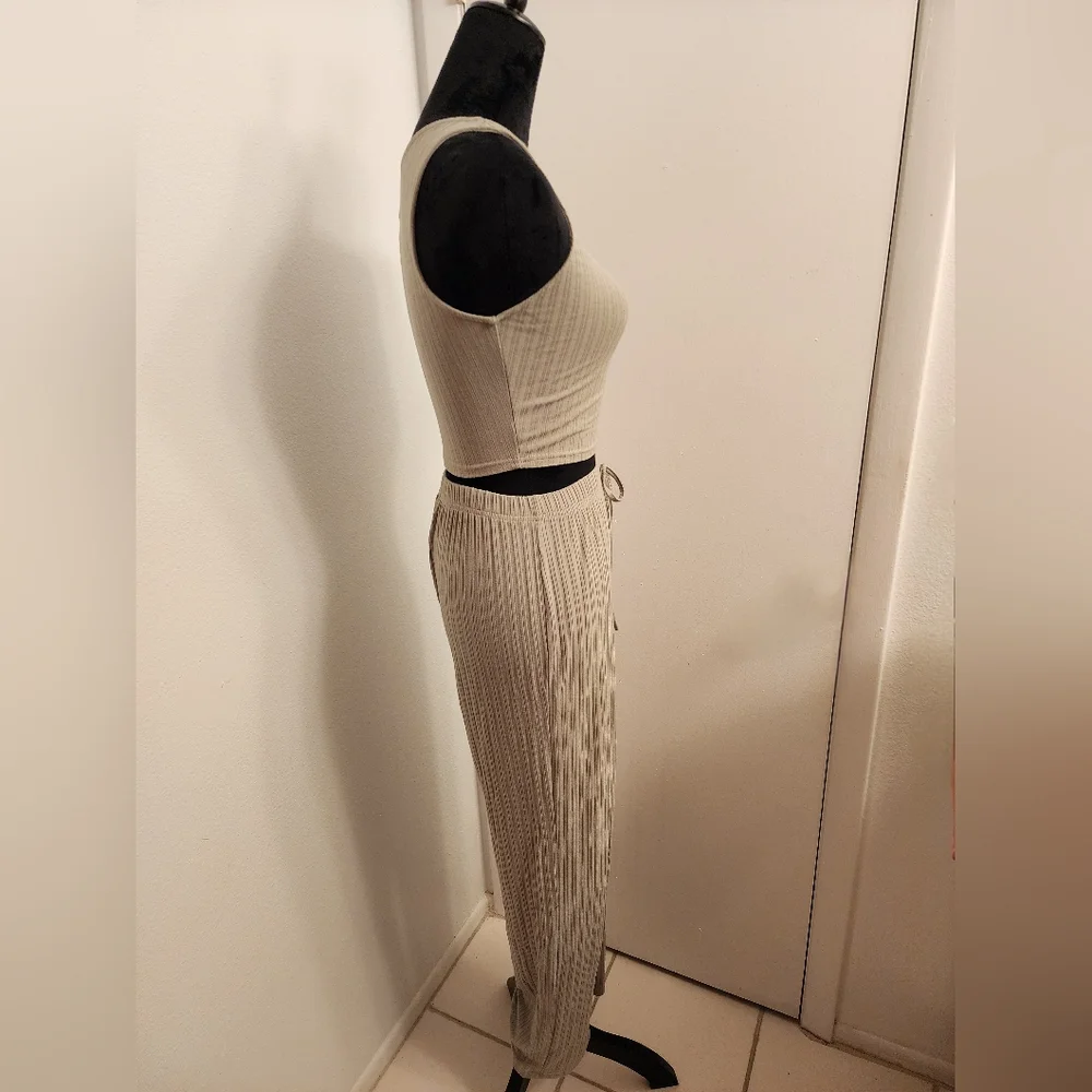 🪴 3-Piece Ribbed Lounge Set – Light Green (Small) - Picture 3 of 9